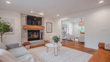 Smart-TV, Kamin, Arbeitsbereiche