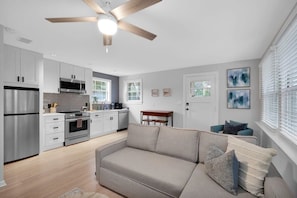 Unclassified image, 4 of 28, button