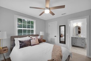 Unclassified image, 4 of 28, button