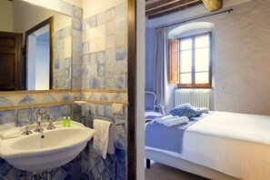 8 Schlafzimmer, Bügeleisen/Bügelbrett, kostenloses WLAN, Bettwäsche
