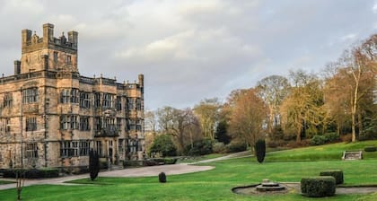 The Pomfret House, Perfect Guest Villa of Burnley