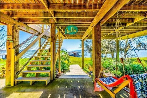 Margaritavilla-4 bed/3.5 baths-Water Front-Amazing