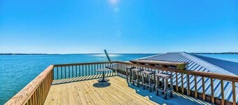 Margaritavilla-4 bed/3.5 baths-Water Front-Amazing