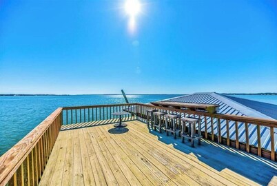 Margaritavilla-4 bed/3.5 baths-Water Front-Amazing