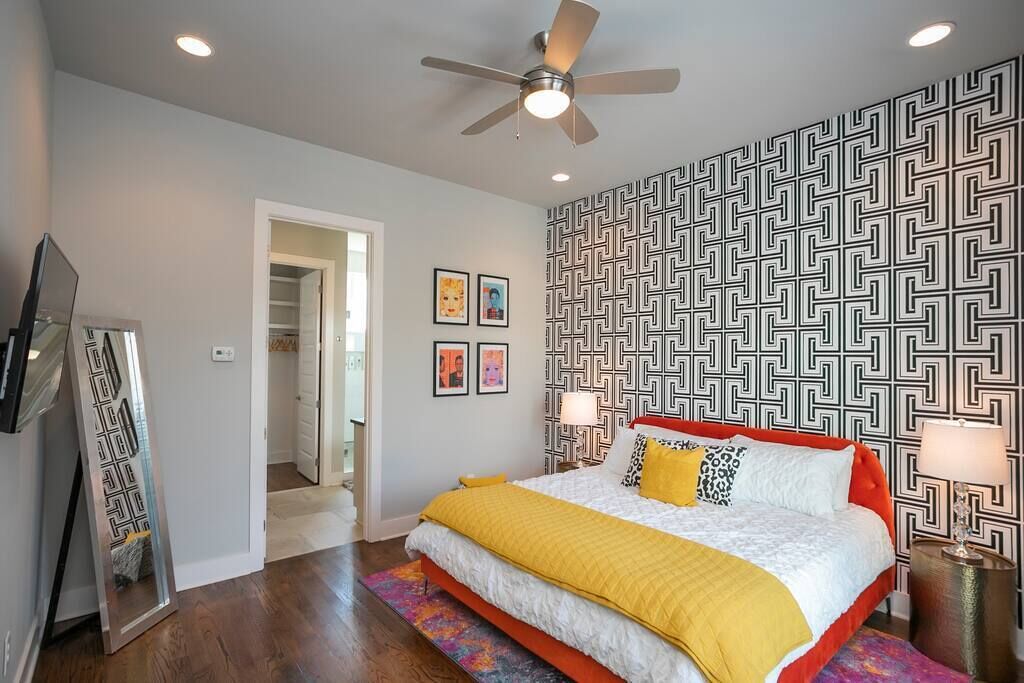 Spunky, Modern Townhome with Rooftop - Close to Broadway!
