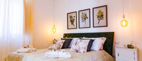 2 多间卧室、免费 WiFi、床单