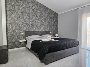 Deluxe Double or Twin Room, 1 Bedroom, Ensuite, Mountain View | Individually furnished, desk, free WiFi, bed sheets - La Punta (San Giovanni la Punta)