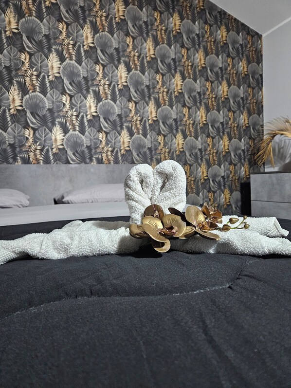 Deluxe Double or Twin Room, 1 Bedroom, Ensuite, Mountain View | Individually furnished, desk, free WiFi, bed sheets - La Punta (San Giovanni la Punta)