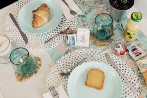 Free daily buffet breakfast  - La Punta (San Giovanni la Punta)