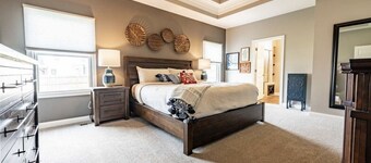 Beautiful New House in great Northern neighborhood- close to all! 