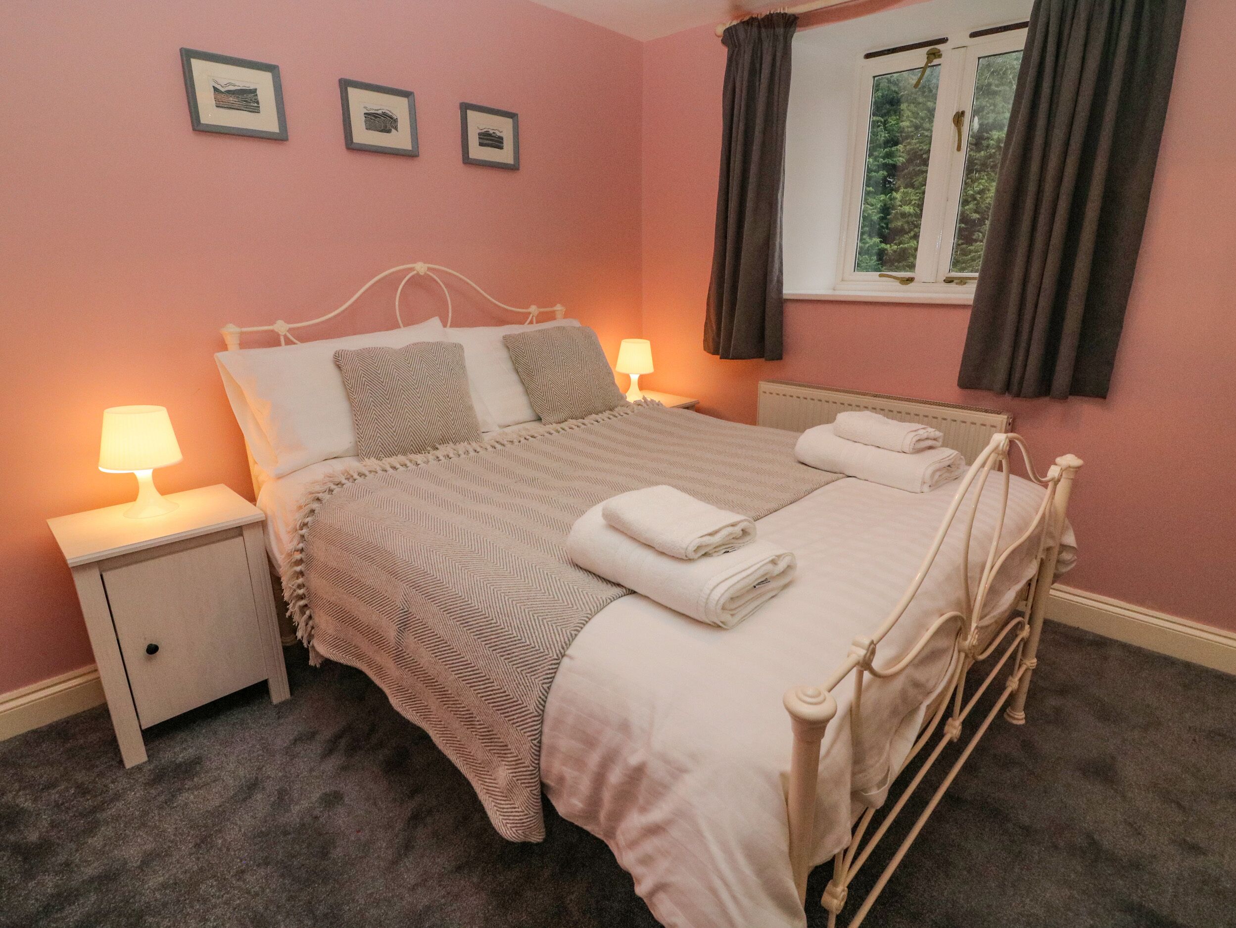 Cottage | 4 bedrooms, individually decorated, individually furnished, free WiFi