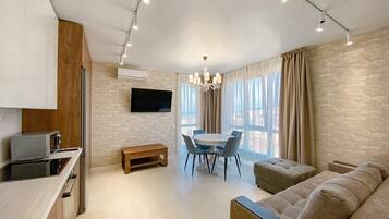 Luxury-Apartment | Wohnbereich | Fernseher, aktuelle Filme, Pay-TV, Smart Speakers