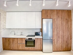 Luxury-Apartment | Eigene Küche | Großer Kühlschrank, Mikrowelle, Ofen, Herdplatte