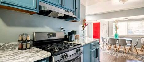 Cookware/dishes/utensils