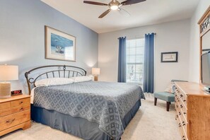 3 bedrooms, iron/ironing board, travel crib, free WiFi - Disney Dream Condo & Pool (Kissimmee)