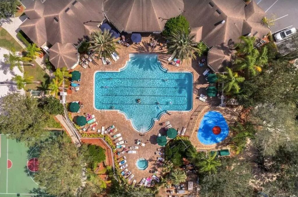 Et oppvarmet basseng