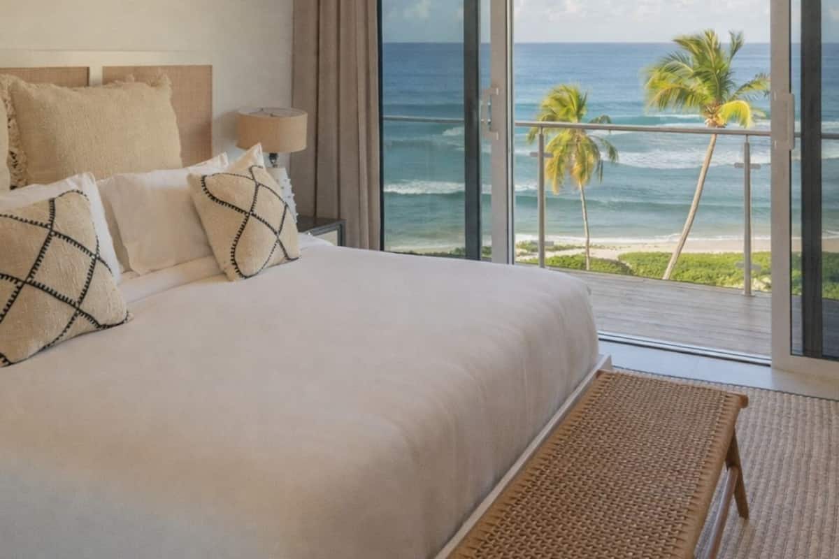 Presidential House | Premium bedding, down duvets, free minibar items, in-room safe