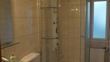 Dusche, Handtücher, Seife, Toilettenpapier