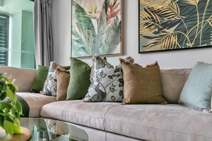 Smart TV - Your Ultimate outdoor-living Urban Getaway! Quays (Auckland)