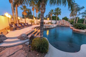 Piscina all'aperto, una piscina riscaldata