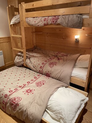 3 Schlafzimmer, Bügeleisen/Bügelbrett