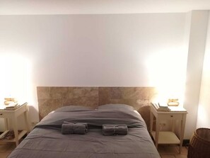 1 chambre, fer et planche à repasser, Wi-Fi gratuit, draps fournis