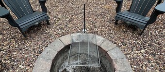 Create Memories at our Modern Waterfront 1 BR Apartment: Hike, Sip Wine, Relax! 