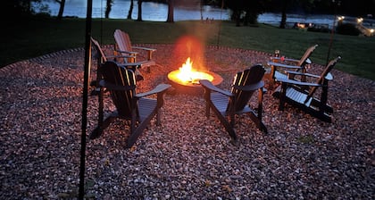 Create Memories at our Modern Waterfront 1 BR Apartment: Hike, Sip Wine, Relax!