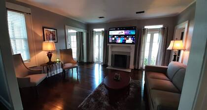 Charming Cloverdale Home Minutes from Everything w/King Bed