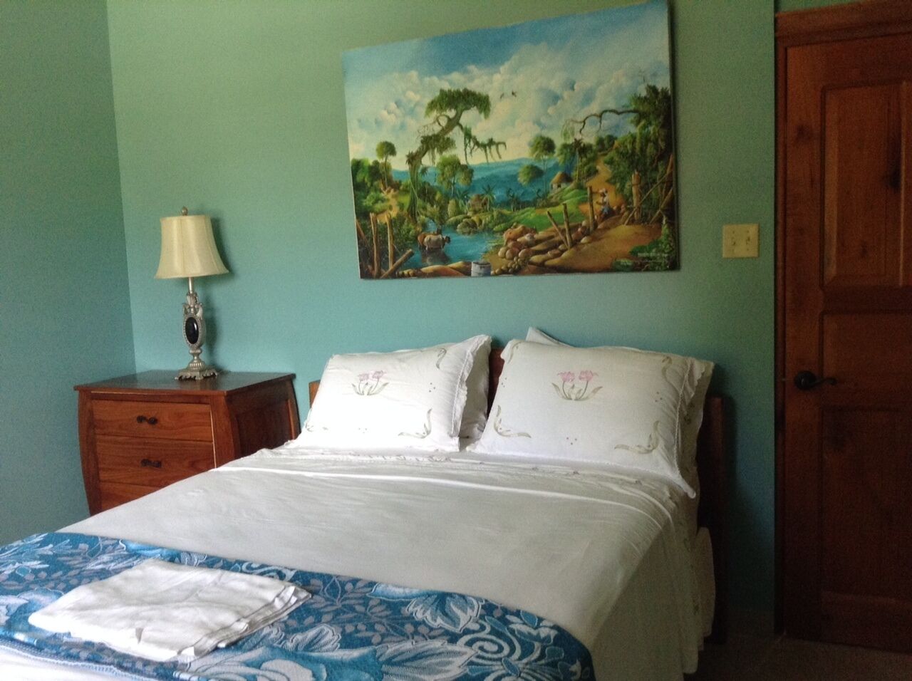 2 makuuhuonetta, silitysrauta/-lauta, ilmainen Wi-Fi, vuodevaatteet