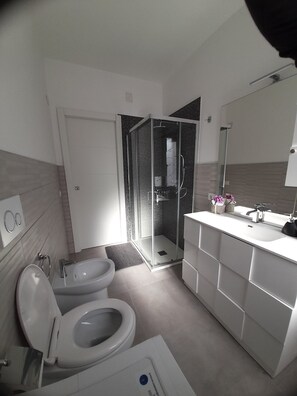 Dusche, Bidet