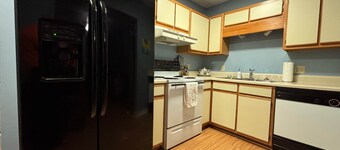 Woodward Villa D - Steps to Downtown Dahlonega