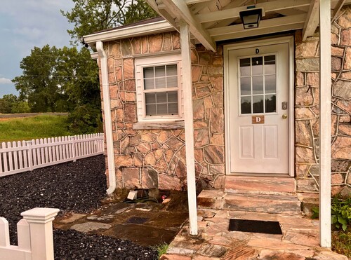 Woodward Villa D - Steps to Downtown Dahlonega