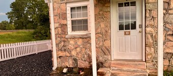 Woodward Villa D - Steps to Downtown Dahlonega