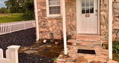 Woodward Villa D - Steps to Downtown Dahlonega