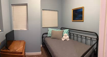 Woodward Villa D - Steps to Downtown Dahlonega