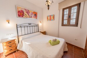 3 bedrooms, iron/ironing board, free WiFi, bed sheets