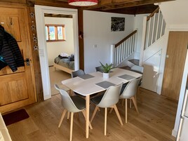 Cottage | Dining