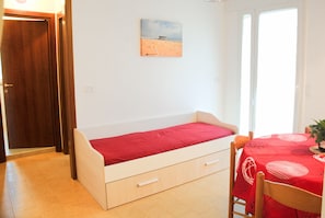 1 chambre, coffres-forts dans les chambres, fer et planche à repasser