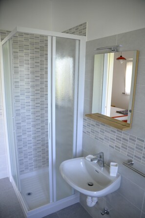 Dusche, Haartrockner, Bidet, Seife