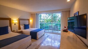 Tabla de planchar con plancha, wifi y ropa de cama