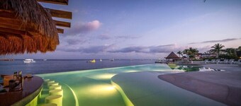 Cozumel Spacious Studio with Beach & Pools