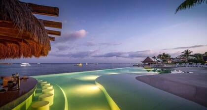 Cozumel Spacious Studio with Beach & Pools