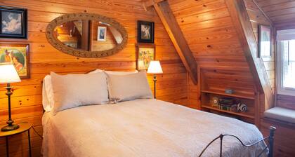 Cozy Log Cabin - Lakefront 2 Boat Lifts 2 Jet Ski Lift FirePit 1Gig WiFi