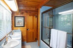 Combined shower/tub, towels, soap