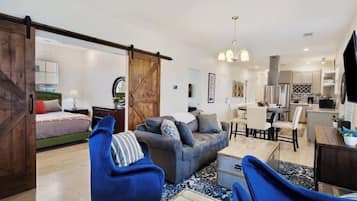 Een televisie en een kantoor