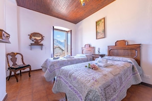 2 habitaciones, tabla de planchar con plancha y wifi gratis 