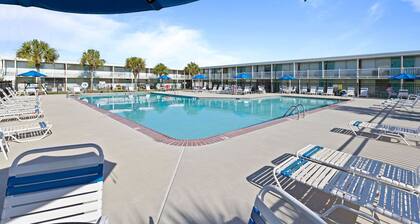 Soundfront Complex, pool, steps from beach!