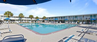 Soundfront Complex, pool, steps from beach!