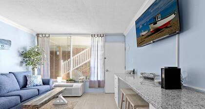 Soundfront Complex, pool, steps from beach!